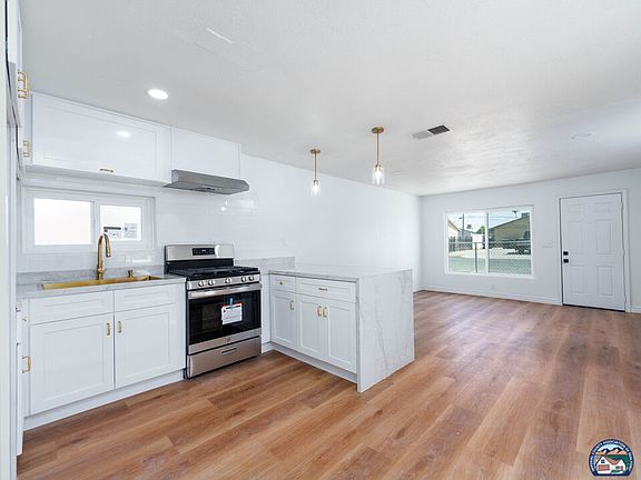 4th image of 262 W Heil Ave #264