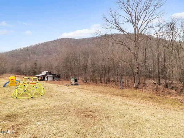 10 Peanut Rd, Rowe, MA 01367