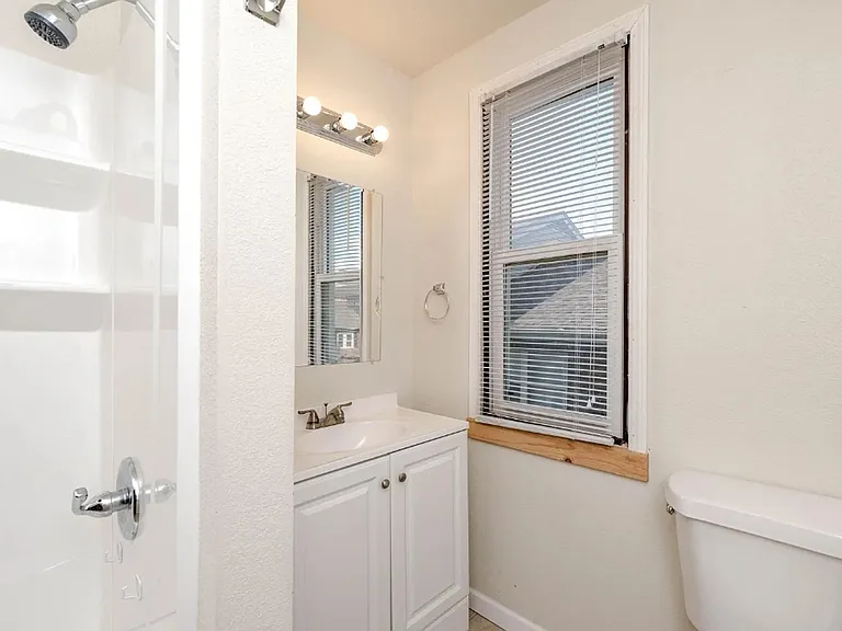 213 Waugh St — Photo 13