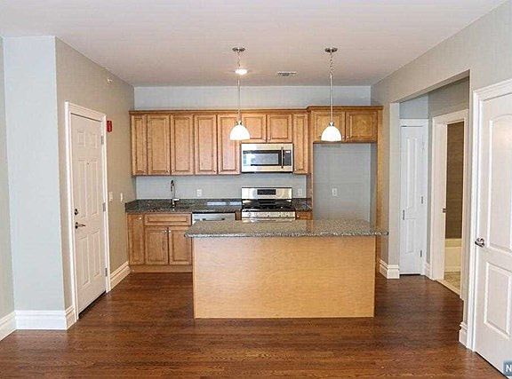 2nd image of 179 Kearny Ave #D