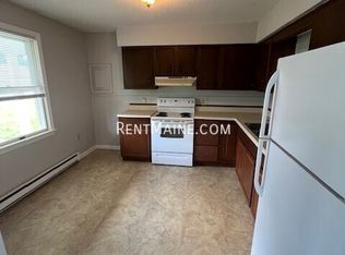 202 Main Rd APT 16, Holden, ME 04429