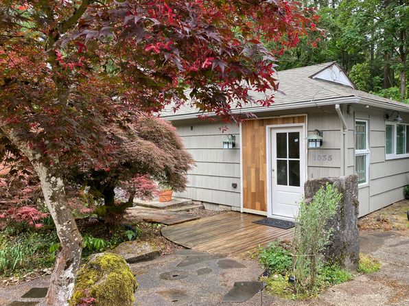 1035 Oak Ter