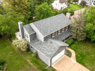 797 Cheyenne Ln, Elgin, IL 60123