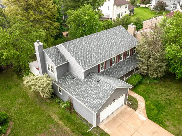 797 Cheyenne Ln, Elgin, IL 60123