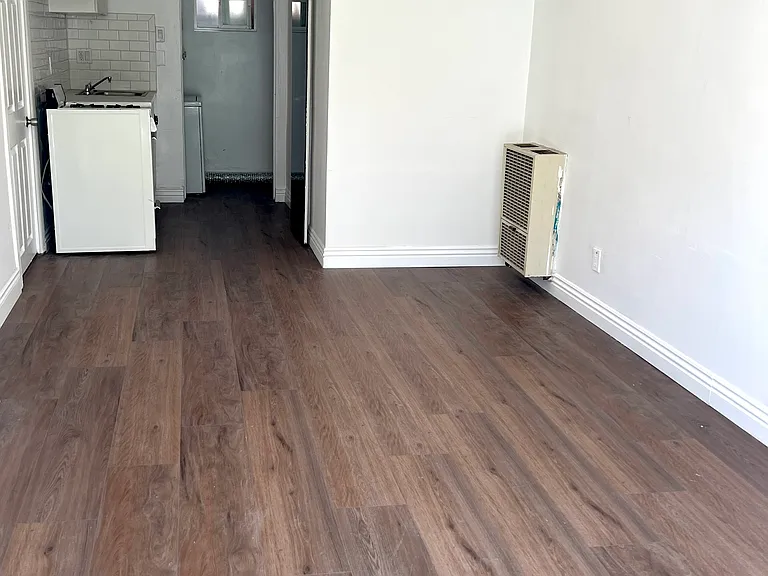 1231 1/2 N Vista St — Photo 2