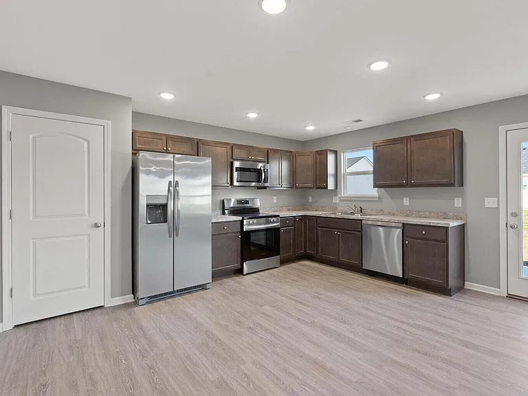 6056 Arbor Wds Way — Photo 10