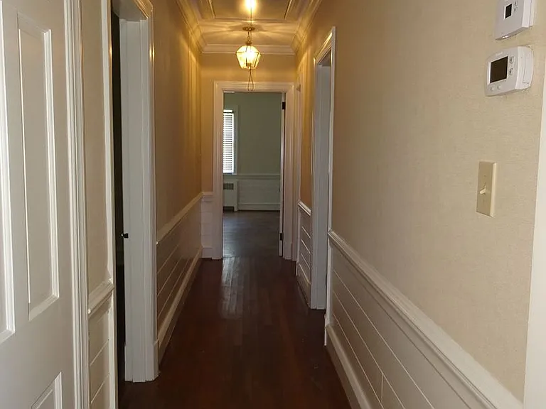 302 Riverside Dr — Photo 11