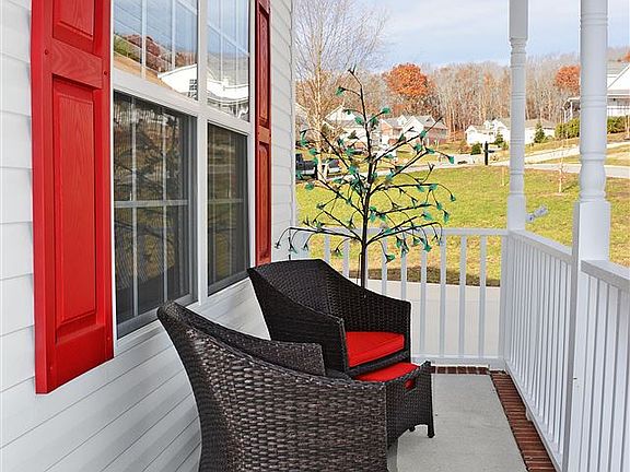2nd image of 223 Southern Oaks Dr SE