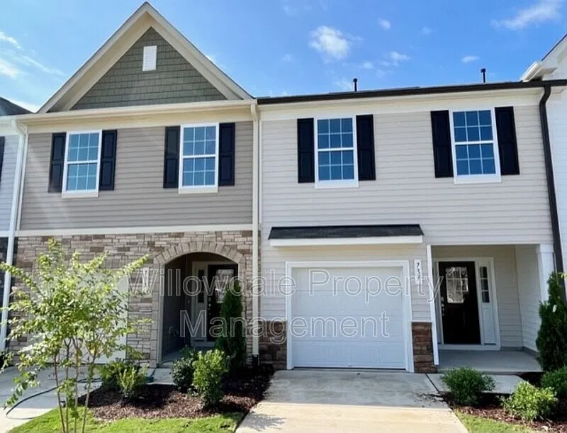 3 bed, 2.5 bath, 1620 sqft, $1,695 — Photo 1
