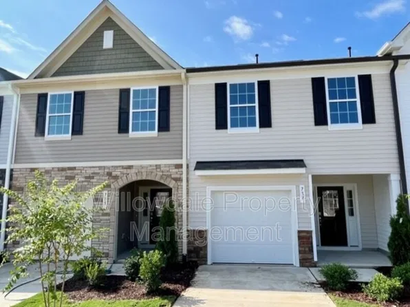 737 Ridge Cliff Ln, Zebulon, NC 27597