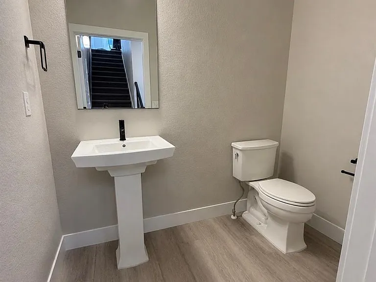 2275 S Poppy St — Photo 16
