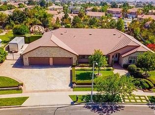 933 Alexandra Dr, Corona, CA 92881