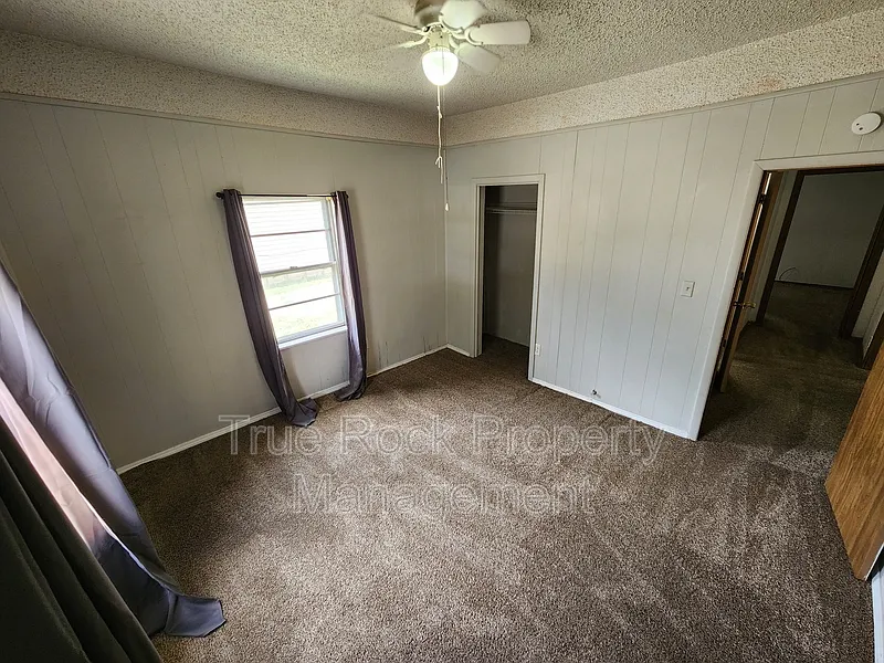 2 bed, 1.0 bath, $875 — Photo 4