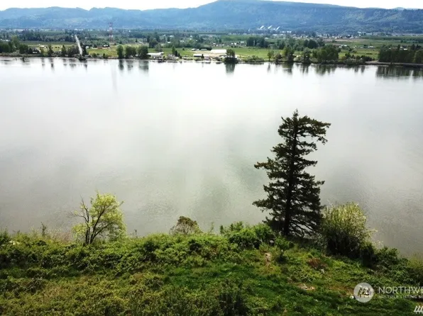 688 Columbia Street, Cathlamet, WA 98612