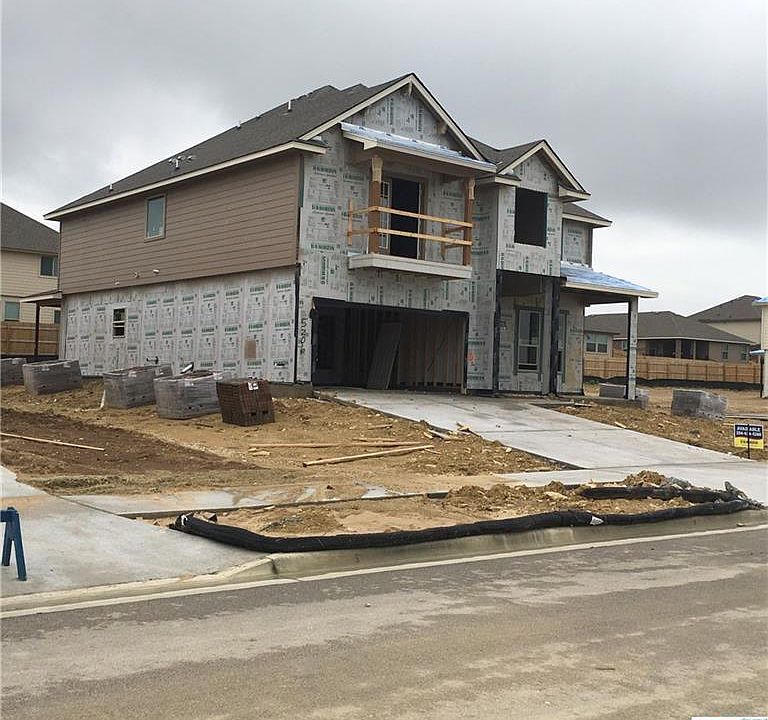 2nd image of 5206 Primavera Ln