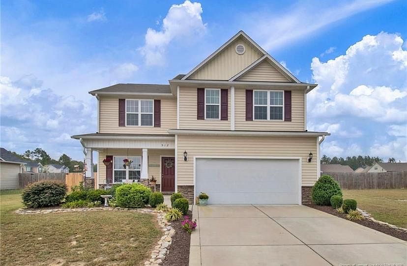 1st image of 512 Blackhawk Ln