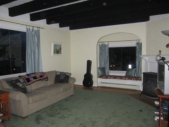 4th image of 402 Vivian St