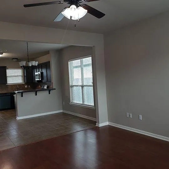 102 Sabine Dr — Photo 11
