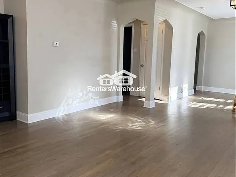 3315 E 31st Ave — Photo 2