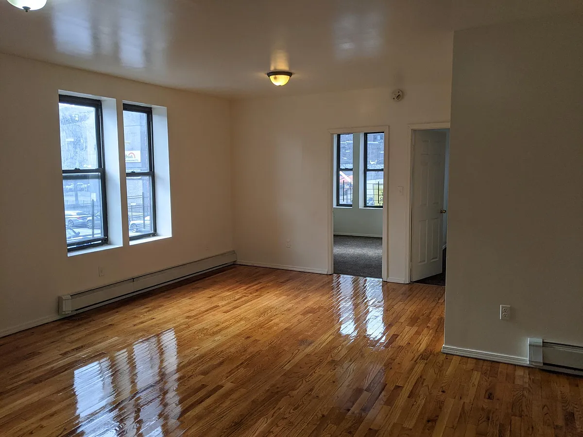 Building Photo - 107 E 93rd St #2