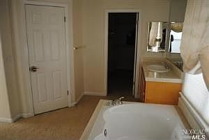 4th image of 26 Summerbrooke Cir
