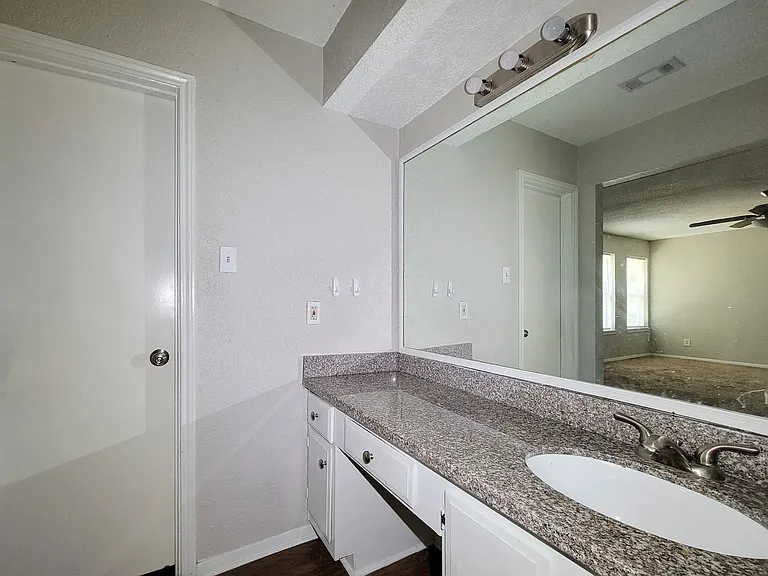 18402 Tall Cypress Dr — Photo 23
