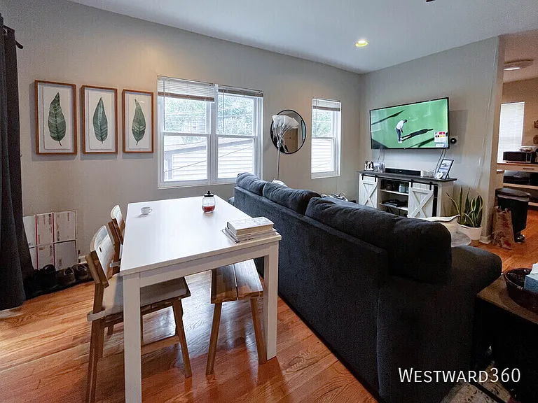 2618 N Wayne Ave #1R — Photo 2