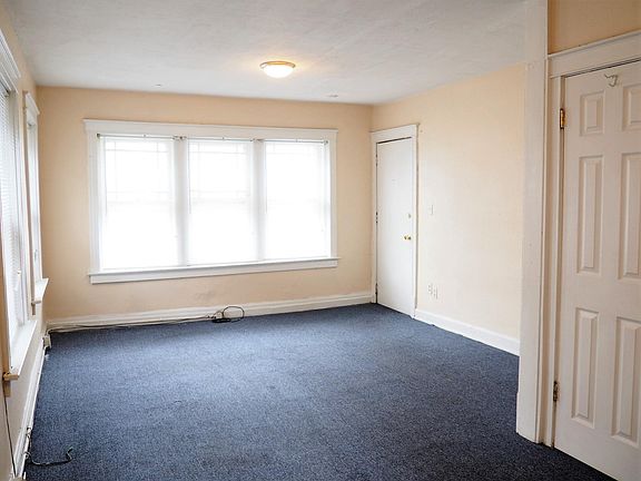 4th image of 414 W 33rd St APT 6
