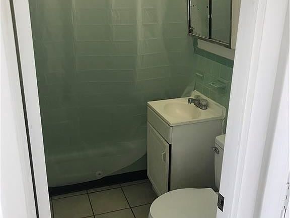 5th image of 3200 Belmont Pl #B