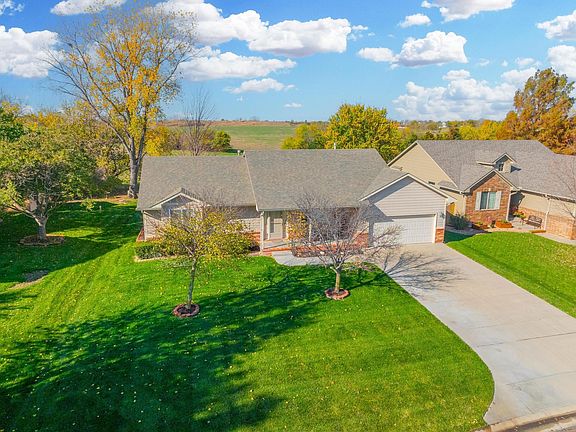 4th image of 913 Tiffany Ct