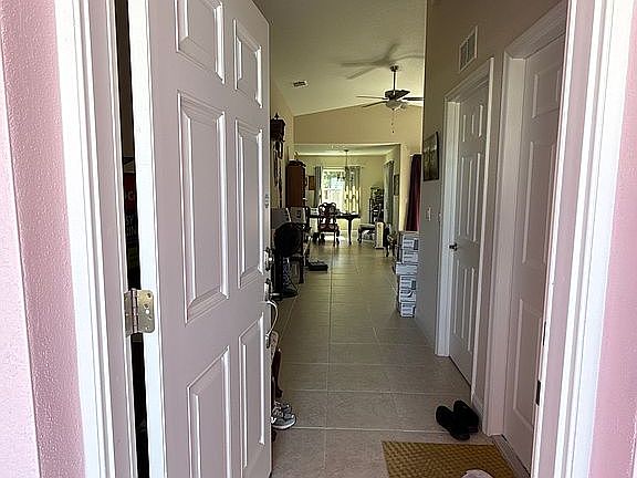 Entry 15 ft vaulted ceilings