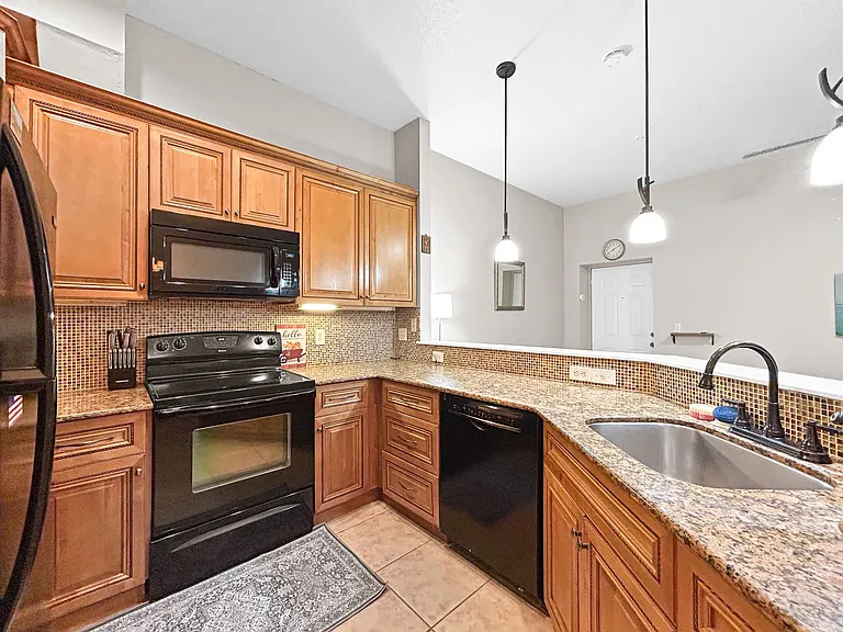 701 Mirror Lake Dr N #120 — Photo 9