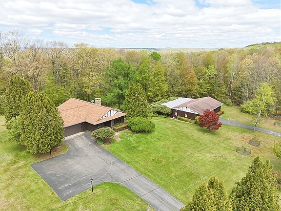 2nd image of 1085 Sprague Rd