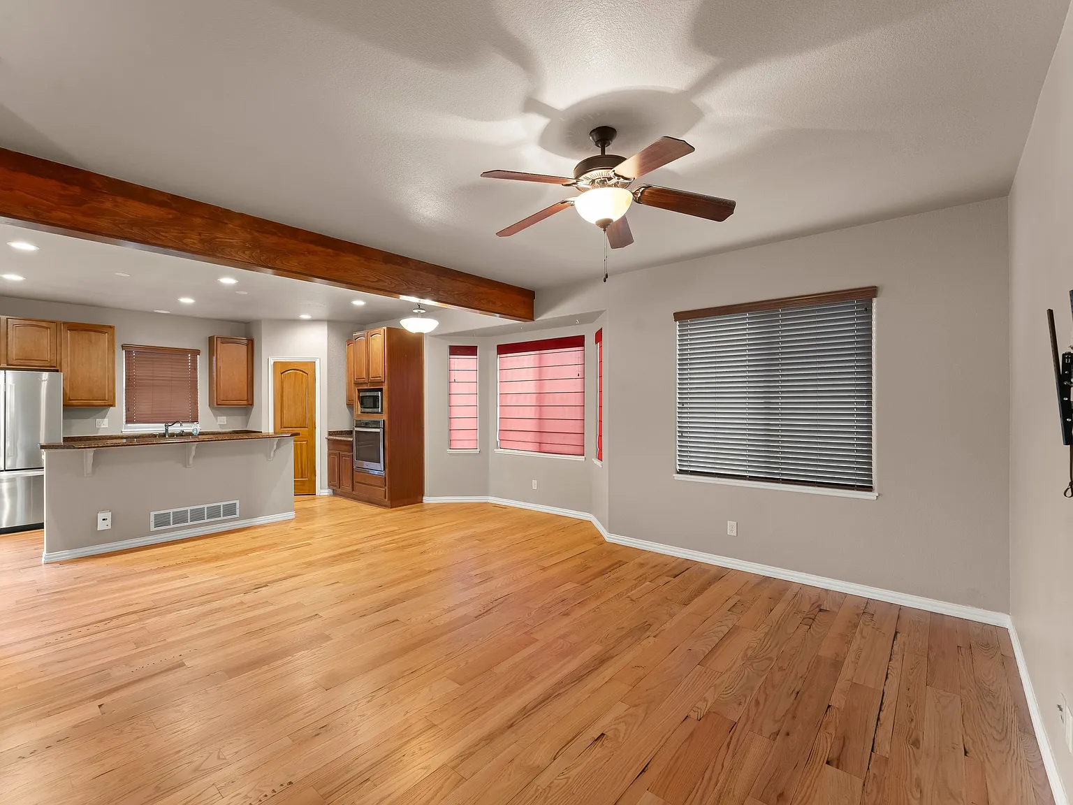 4 bed, 2475 sqft, $2,800 — Photo 4