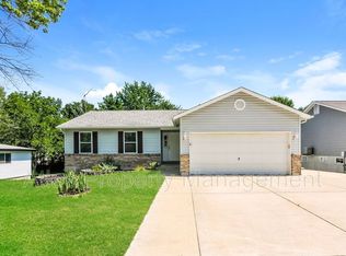 1828 Pine Tree St, Saint Peters, MO 63376