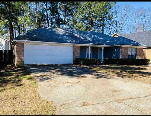 439 Riverbend Dr Photo 1