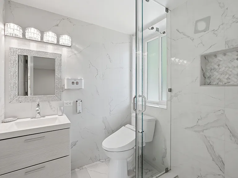 8647 Corbin Ave — Photo 19