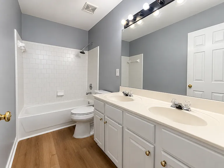 2923 Stanstead Cir — Photo 14