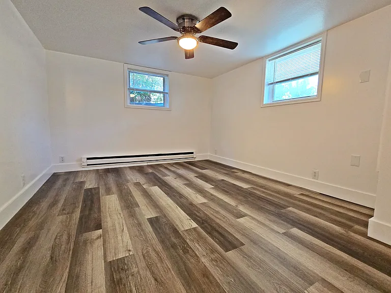347 1/2 E Center St — Photo 13