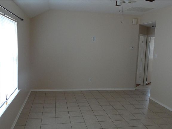 3rd image of 9035 Aspen Trace Ln