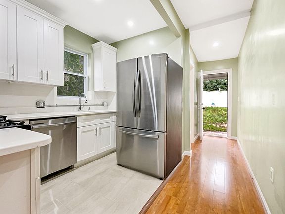 4th image of 238 Victory Blvd Floor 1