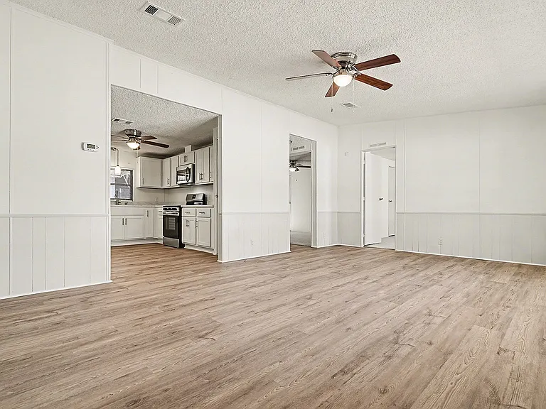 7624 Timberwood Dr — Photo 8