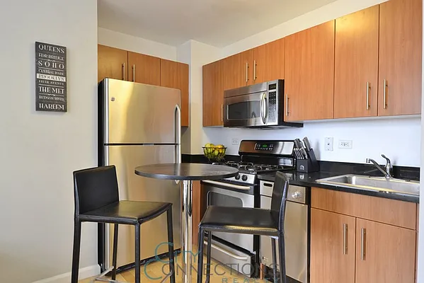 Rented by City Connections Realty | media 4