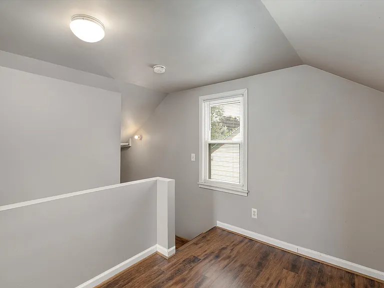 912 N Edison Ave — Photo 18