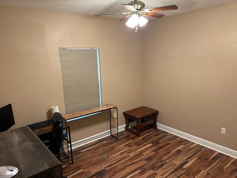 1806 W University Dr — Photo 11