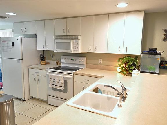5th image of 9800 Fiddlers Green Cir #7