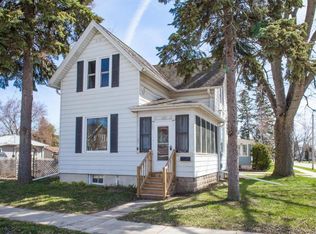 245 2nd St, Oconomowoc, WI 53066