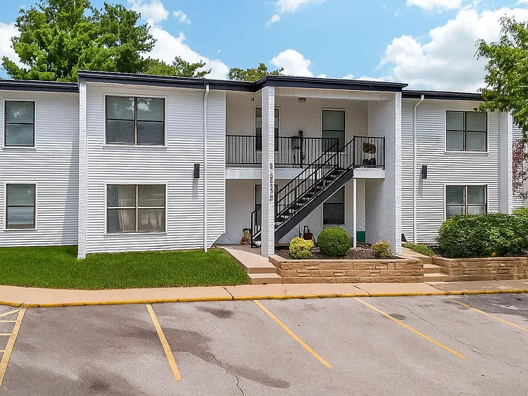 Black Oak Residences — Photo 1