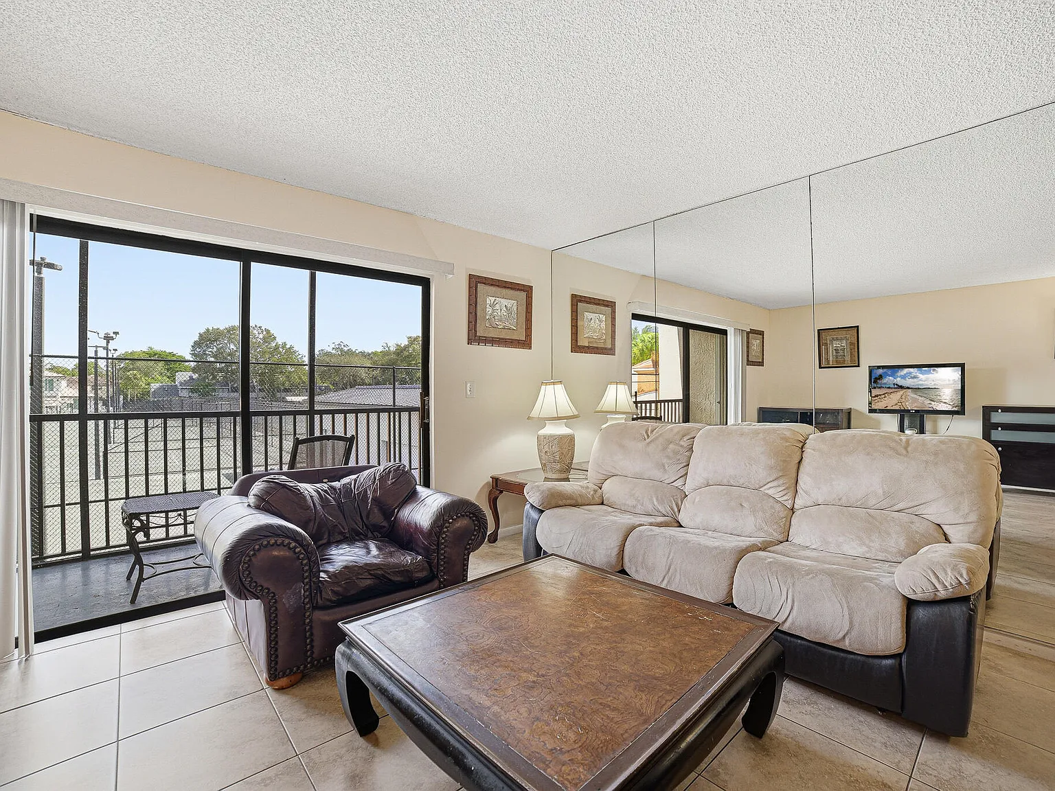2 bed, 2.0 bath, 1120 sqft, $3,000 — Photo 2
