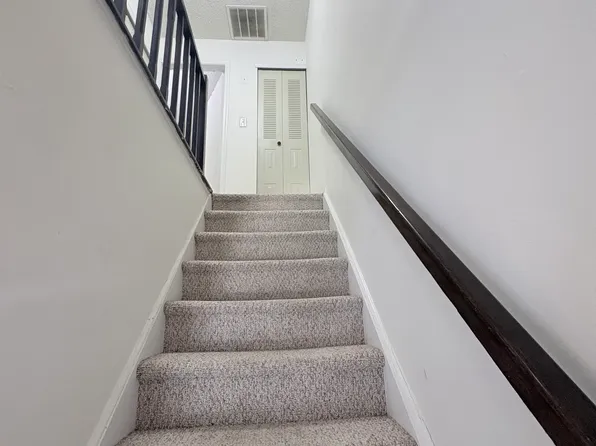 5 Harris Ct, Lawrence Township, NJ 08648
